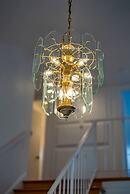 Serene Retreat With Modern Comforts in San Gabriel