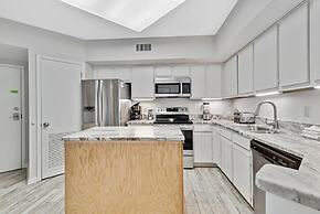 Windward Pointe 804- Sleeps 10 Beachfront Resort Amenities