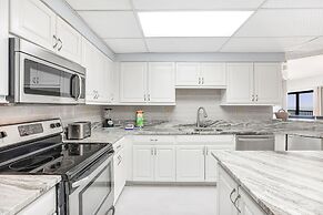 Palms 404- 4th Floor Corner Unit Beach