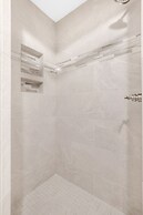 Palms 404- 4th Floor Corner Unit Beach