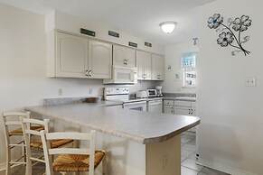 Seaside Beach 2103- Ground Level Beachside