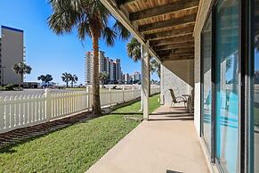 Seaside Beach 2103- Ground Level Beachside