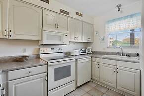 Seaside Beach 2103- Ground Level Beachside