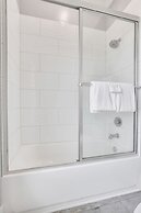 Porpoise-full Life Spacious Beach Home w Pool