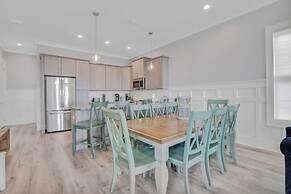 Porpoise-full Life Spacious Beach Home w Pool