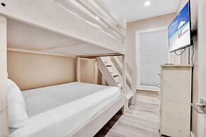 Porpoise-full Life Spacious Beach Home w Pool