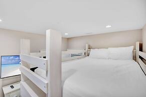 Porpoise-full Life Spacious Beach Home w Pool