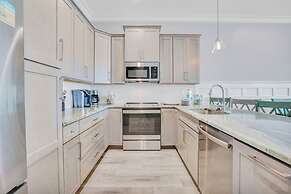 Porpoise-full Life Spacious Beach Home w Pool