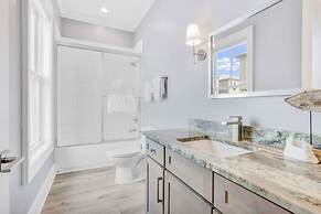 Porpoise-full Life Spacious Beach Home w Pool