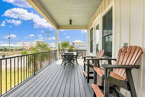 Porpoise-full Life Spacious Beach Home w Pool