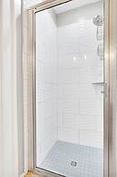 Porpoise-full Life Spacious Beach Home w Pool