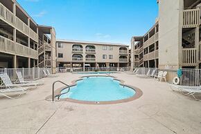 Las Palmas 114- Pool BBQ Short Walk to Beach