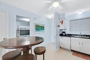 Las Palmas 114- Pool BBQ Short Walk to Beach