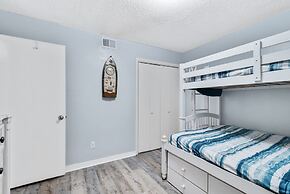 Las Palmas 114- Pool BBQ Short Walk to Beach