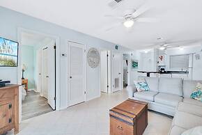 Las Palmas 114- Pool BBQ Short Walk to Beach