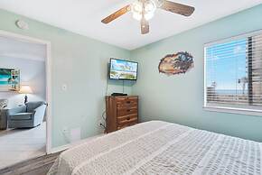 Las Palmas 114- Pool BBQ Short Walk to Beach