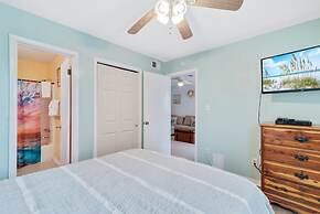 Las Palmas 114- Pool BBQ Short Walk to Beach