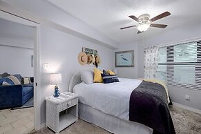 Harbour Place 102- Gulf-front Pool hot tub