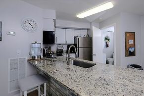 Harbour Place 102- Gulf-front Pool hot tub