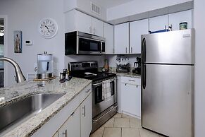 Harbour Place 102- Gulf-front Pool hot tub