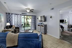 Harbour Place 102- Gulf-front Pool hot tub