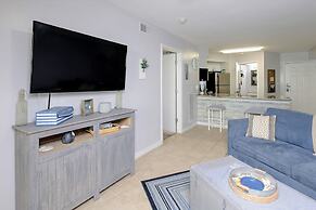 Harbour Place 102- Gulf-front Pool hot tub