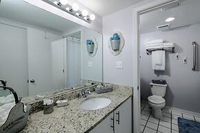 Harbour Place 102- Gulf-front Pool hot tub