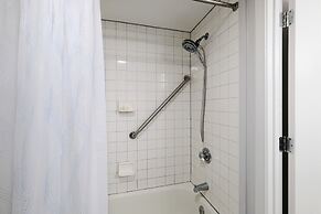 Harbour Place 102- Gulf-front Pool hot tub