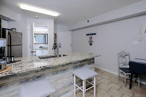 Harbour Place 102- Gulf-front Pool hot tub