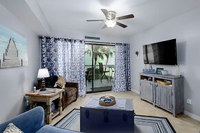 Harbour Place 102- Gulf-front Pool hot tub