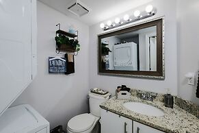 Harbour Place 102- Gulf-front Pool hot tub