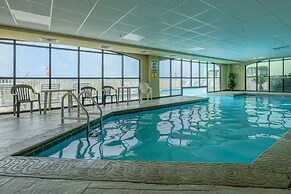 Harbour Place 102- Gulf-front Pool hot tub