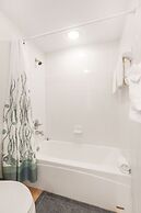 Four Seasons 502-e Pier Newly Remodeled