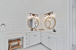 Lil Tip Sea 8 BR Private Pool Elevator Beach