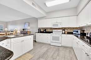 Admirals Quarters 802 Amenities Galore Spacious