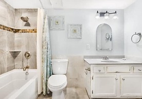 Phoenix I 1112 11th Floor Splash pad Beachfront