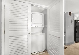 Phoenix I 1112 11th Floor Splash pad Beachfront