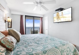 Phoenix I 1112 11th Floor Splash pad Beachfront