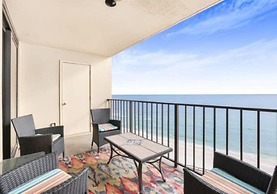 Phoenix I 1112 11th Floor Splash pad Beachfront