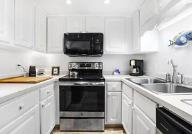 Phoenix I 1112 11th Floor Splash pad Beachfront