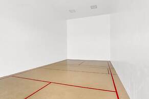 Phoenix I 1112 11th Floor Splash pad Beachfront