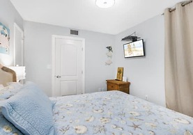 Phoenix I 1112 11th Floor Splash pad Beachfront