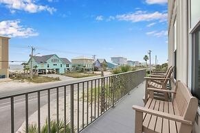 Life s Porpoise A Steps From Beach Pool