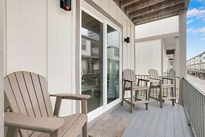 Life s Porpoise A Steps From Beach Pool