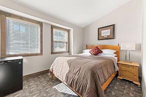 Apex Mountain Lodge