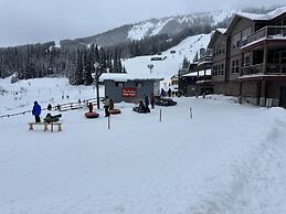 Apex Mountain Lodge