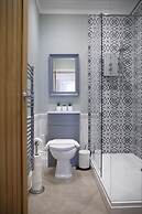 The Grove Apartment With Free on Street Parking