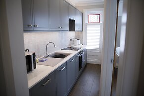 The Grove Apartment With Free on Street Parking