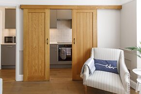 The Grove Apartment With Free on Street Parking