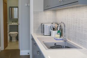 The Grove Apartment With Free on Street Parking